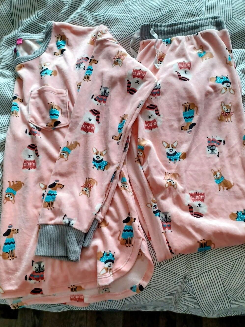 Pink Dog Print Pajama Set For Womens Size Large Never Worn